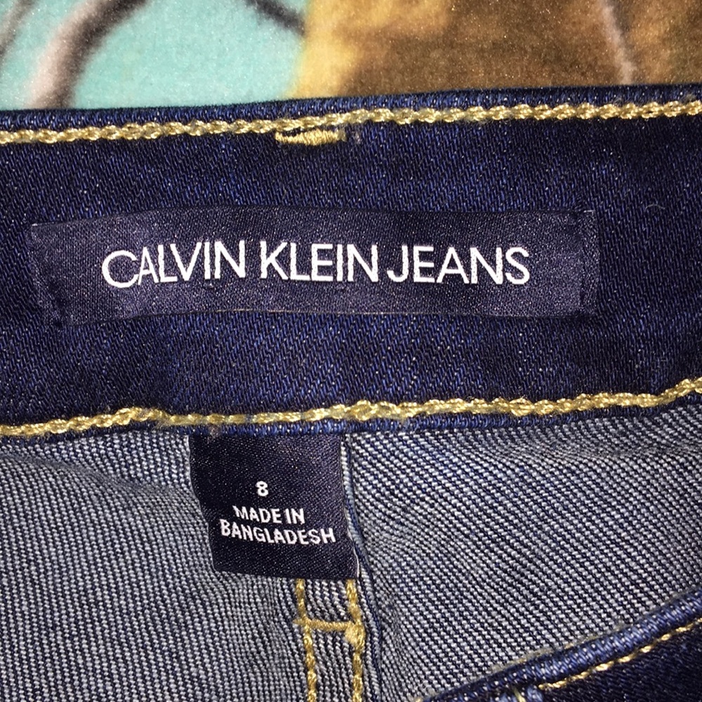 Shorts - Picture 2 of 3